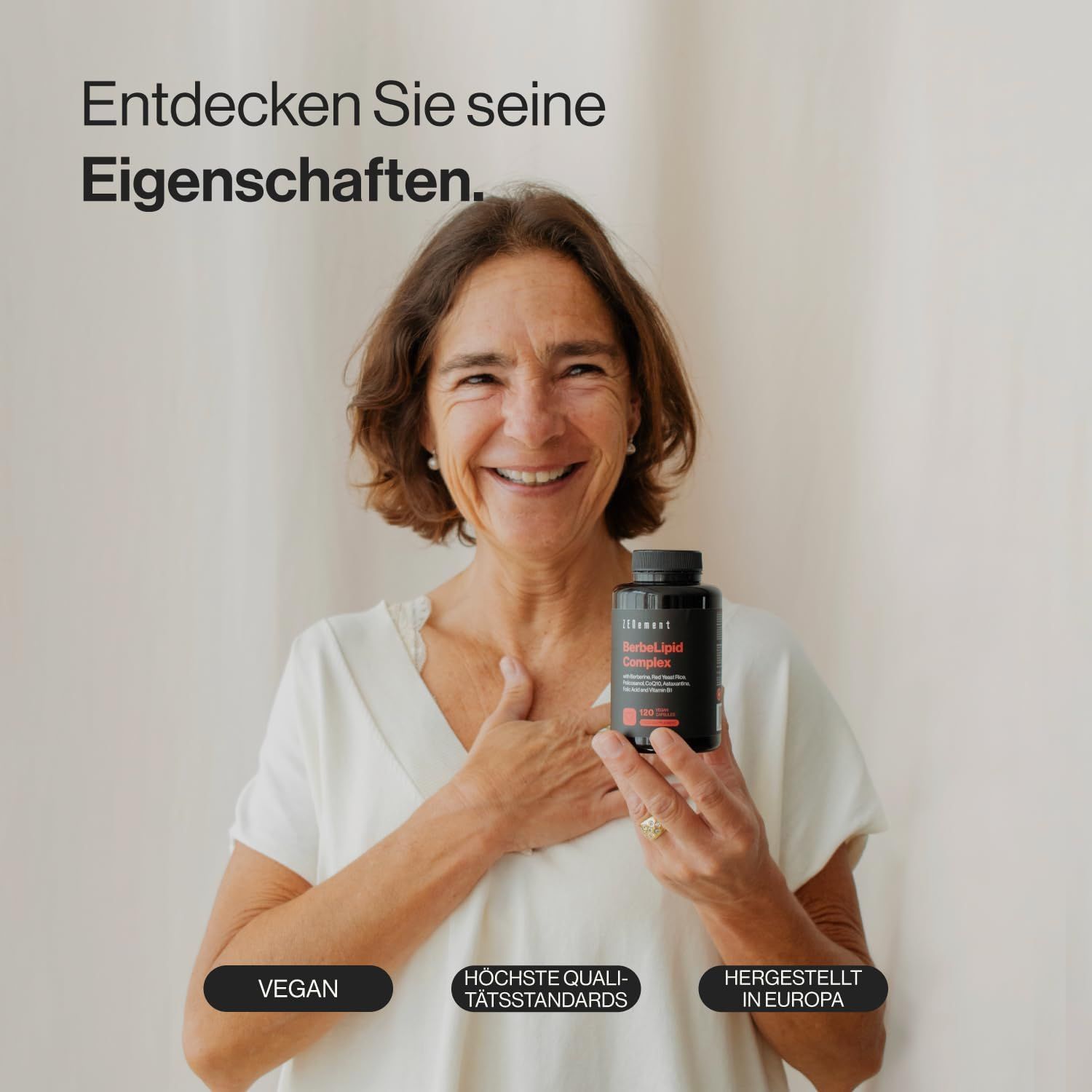 Femme tenant une bouteille de Zenement BerbeLipid Complex. Bouteille noire avec texte rouge. Vegan, normes de qualité, fabriqué en Europe.