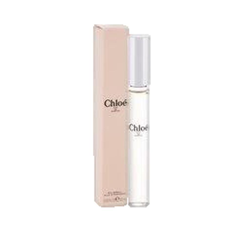 Roll-on de parfum avec bouchon argenté et emballage rose. "Chloé" est écrit sur le flacon et l'emballage.