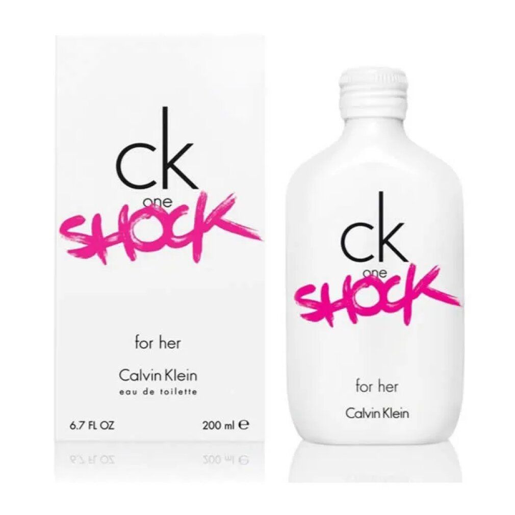 Flacon et emballage blancs avec "ck one SHOCK for her". Flacon avec bouchon blanc. "Calvin Klein" est visible.