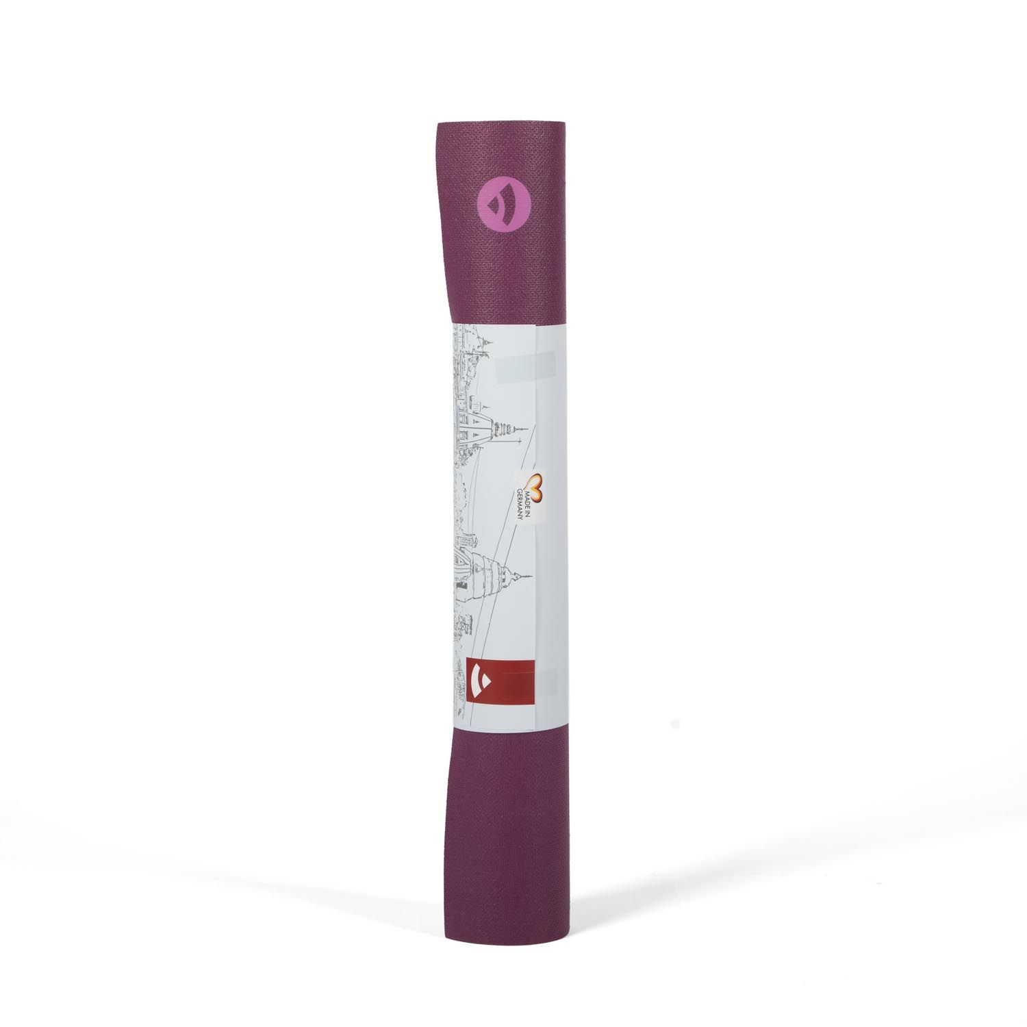Opgerolde bordeaux yogamat. Verpakking met logo en tekst. Voor yoga-oefeningen.