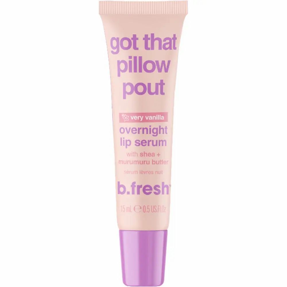 Roze tube met paarse dop. Opschrift: Got that pillow pout, overnight lip serum, b.fresh. Bevat shea en murumuru boter.