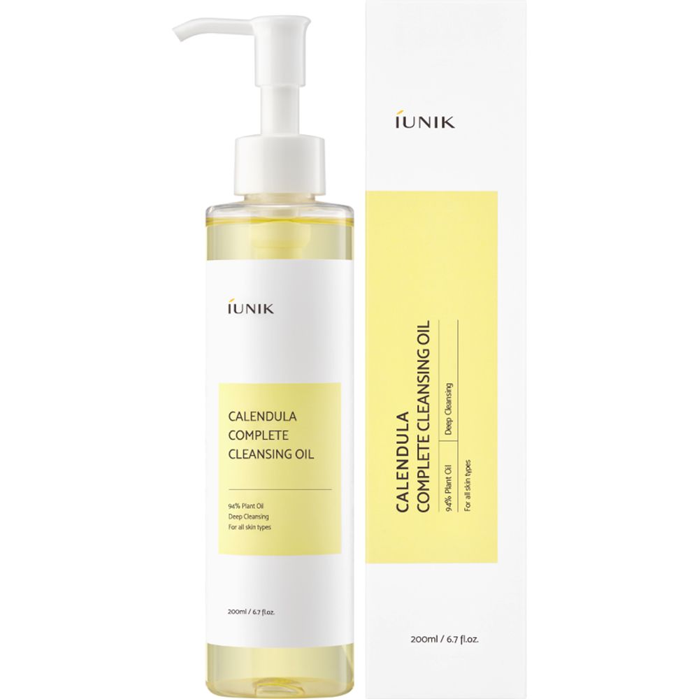 Produit avec emballage. Le flacon indique "IUNIK Calendula Complete Cleansing Oil".