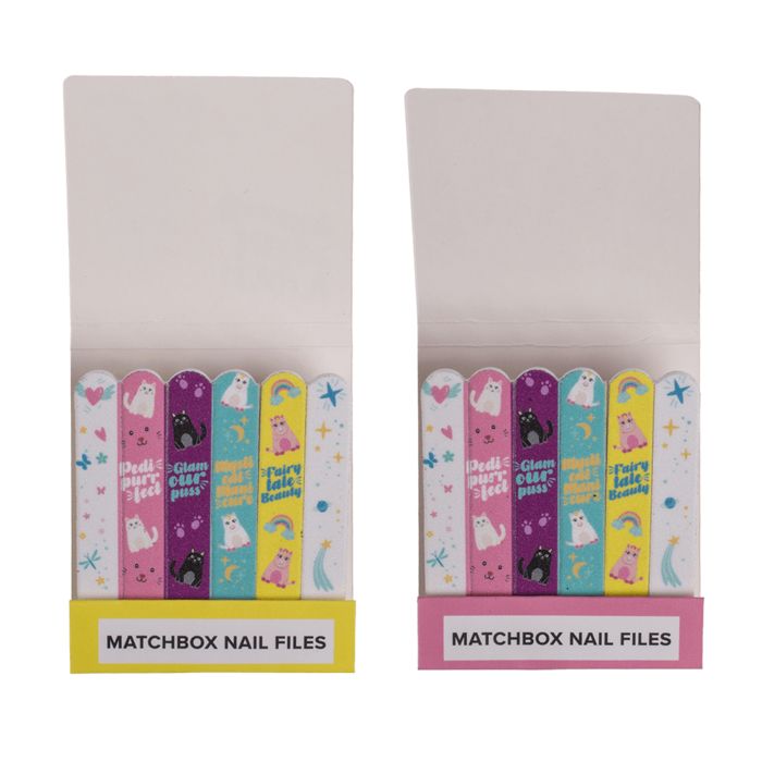 Twee sets nagelvijlen in open dozen. Elke set bevat zes vijlen met kattenmotieven. Opschrift: MATCHBOX NAIL FILES.