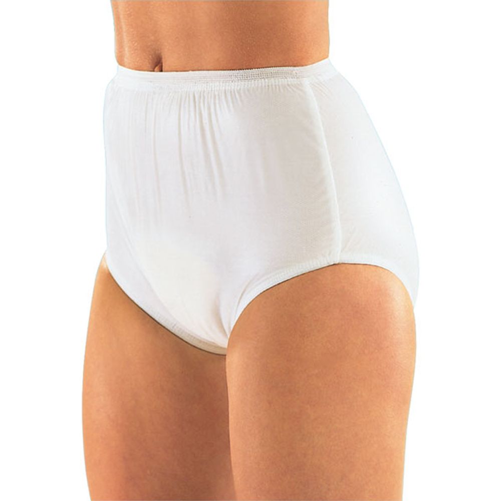 Witte incontinentieslip, zijaanzicht. Elastische tailleband en beenopeningen. Getoond op een persoon.