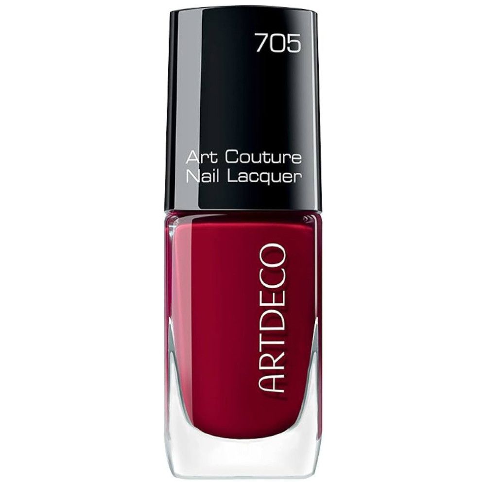 Flesje rode nagellak, zwarte dop, opschrift ARTDECO en Art Couture Nail Lacquer. Kleurnummer 705.