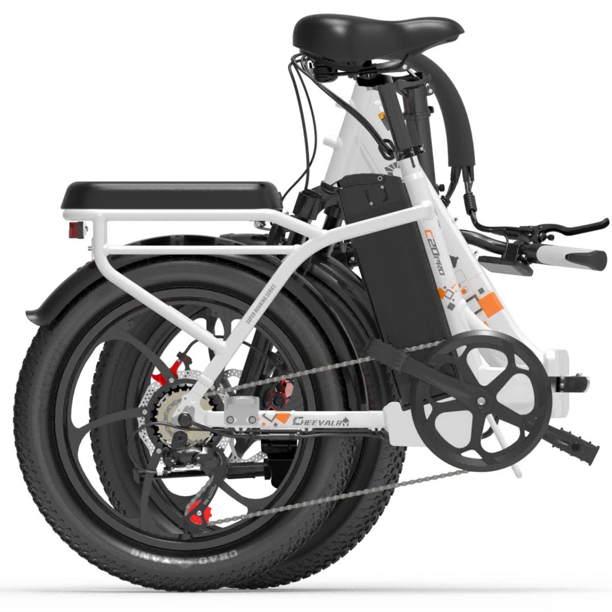 Opgevouwen witte elektrische fiets met zwarte banden en details. Bagagerek, zadel en accu zichtbaar. "C20 Pro" sticker.