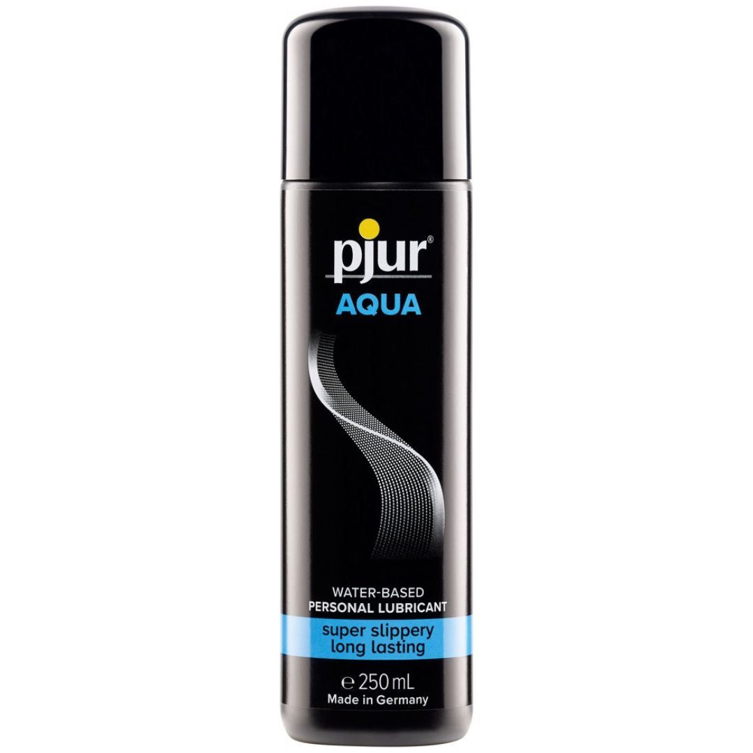 Flacon noir avec bouchon noir. Inscription : pjur AQUA, à base d'eau, super glissant, longue durée. 250ml.