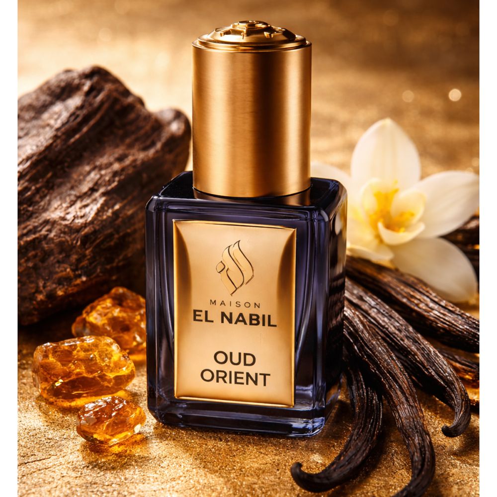Flacon bleu foncé avec bouchon doré. Inscription: Maison El Nabil Oud Orient. Avec bois, vanille et fleurs.
