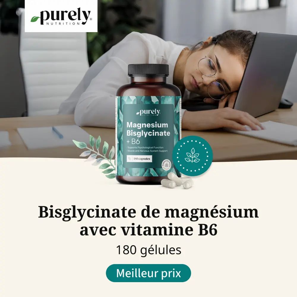 Femme dort au bureau. Flacon Magnesium Bisglycinate + B6. 180 gélules. Texte : Meilleur prix.