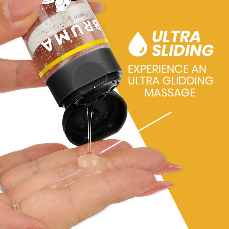 BRUMA massageolie wordt op een handpalm gedoseerd, toont ultra-glijdende textuur.