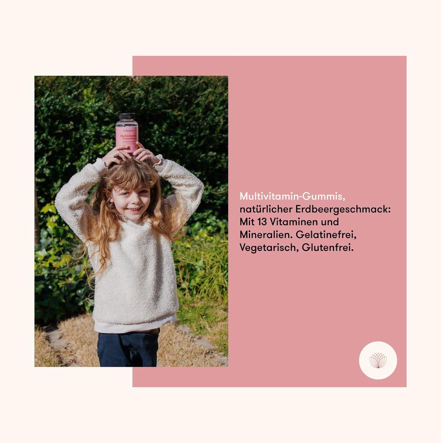 Fille avec flacon de gummies sur la tête. Texte : Gummies multivitamines, goût fraise naturelle. Avec 13 vitamines et minéraux. Sans gluten.