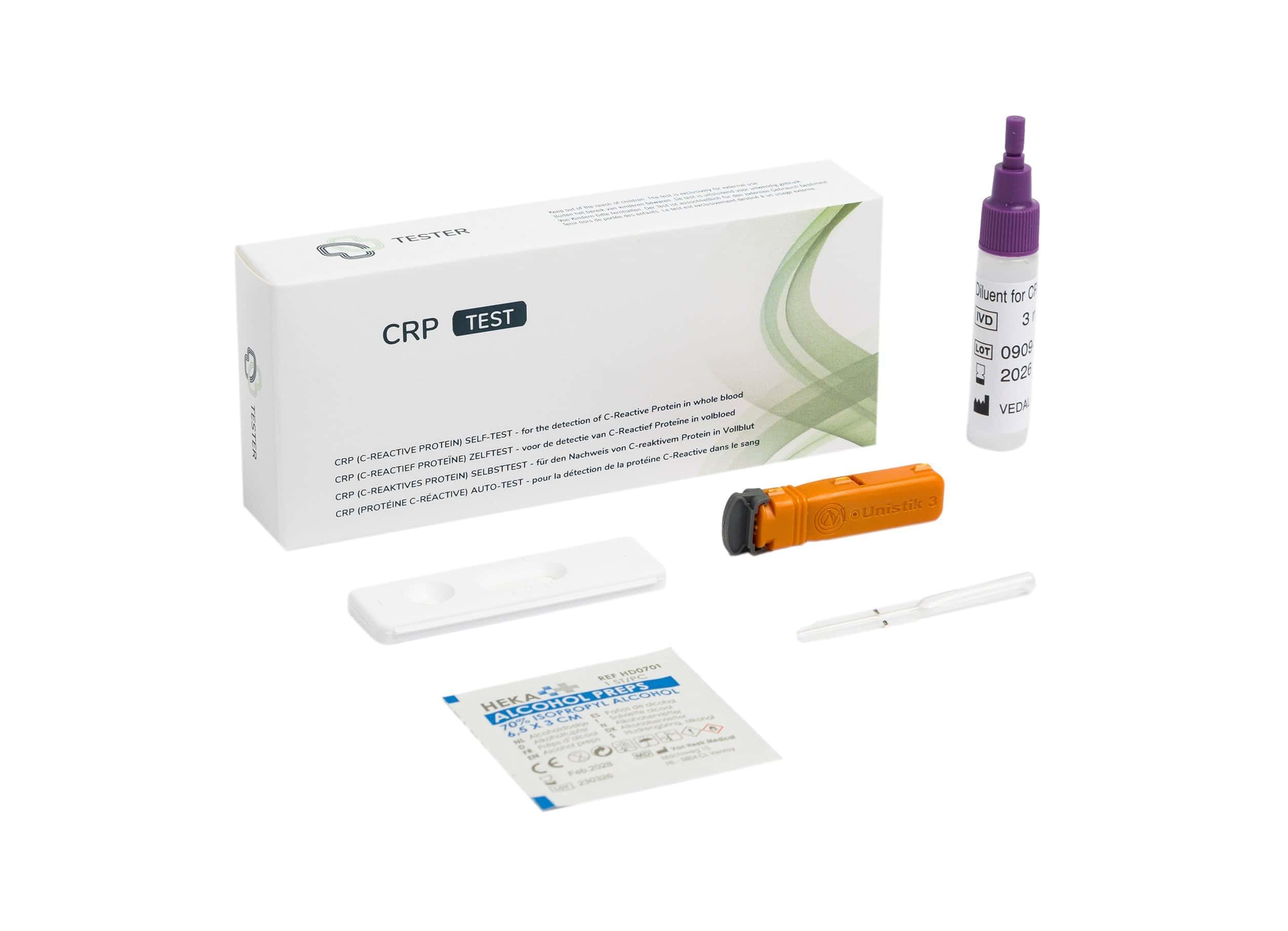 CRP sneltestkit met testcassette, lancet, alcoholdoekje en monsterbuisje.