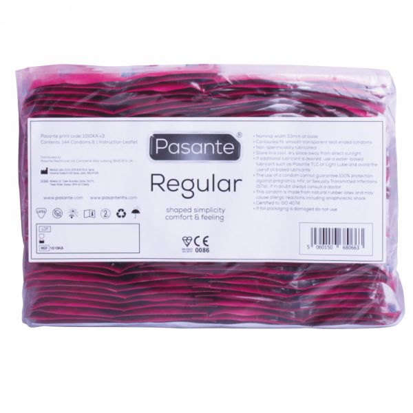 Grand paquet de préservatifs. Emballage rose avec 'Pasante Regular'. Texte et logos.