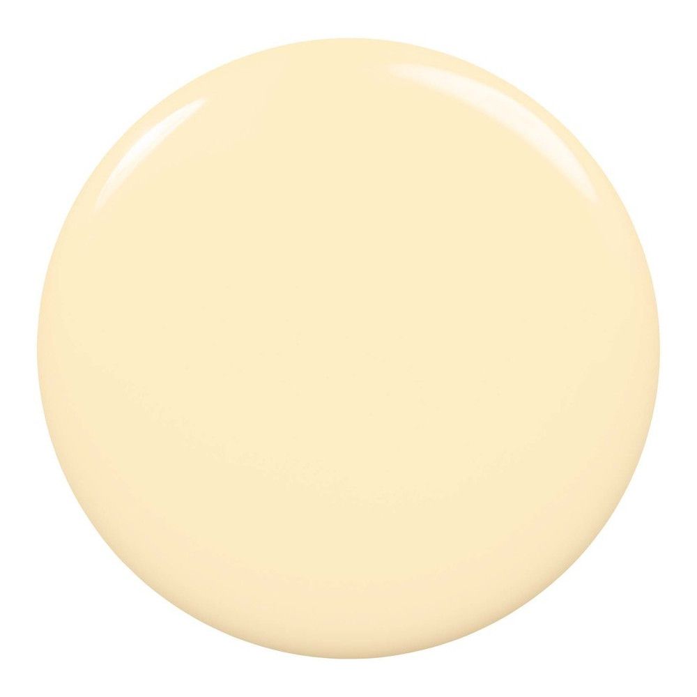 Ronde vlek crèmekleurige nagellak. Glanzend oppervlak, lichtgele kleur.