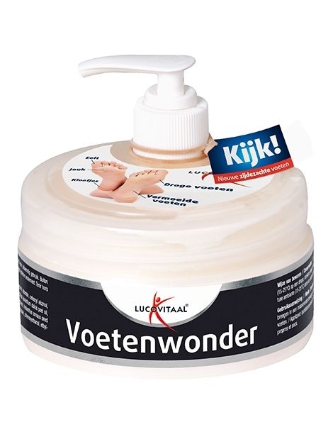 Distributeur de crème Lucovitaal Voetenwonder. Distributeur blanc avec pompe et étiquette. Texte : Voetenwonder, Kijk! Nieuwe zijdezachte voeten.