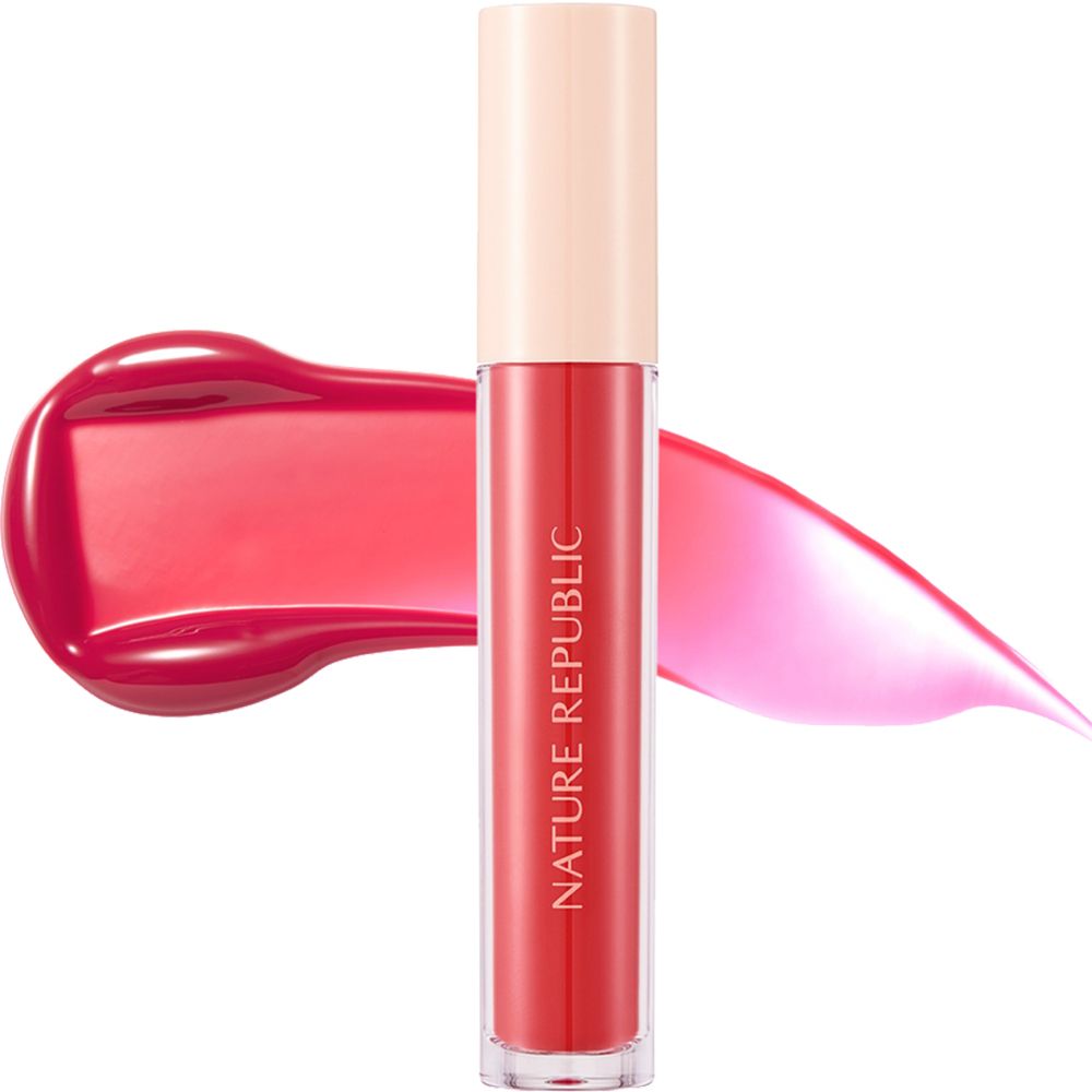 Tube de gloss rose avec bouchon crème. À côté, une trace de couleur. NATURE REPUBLIC est écrit sur le tube.