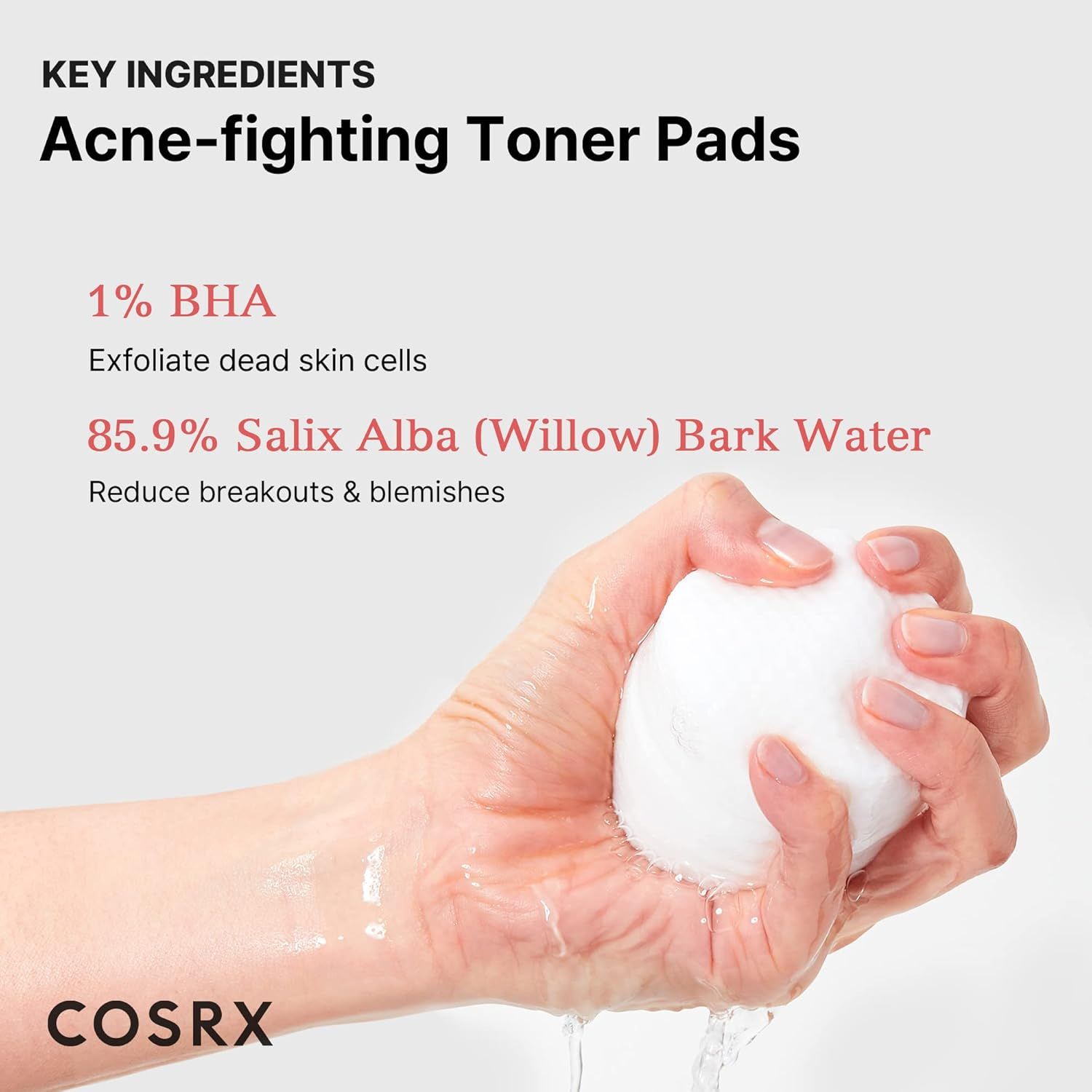 Main tenant un pad COSRX Original Clear Pad, 1% BHA, 85,9% eau d'écorce de saule.