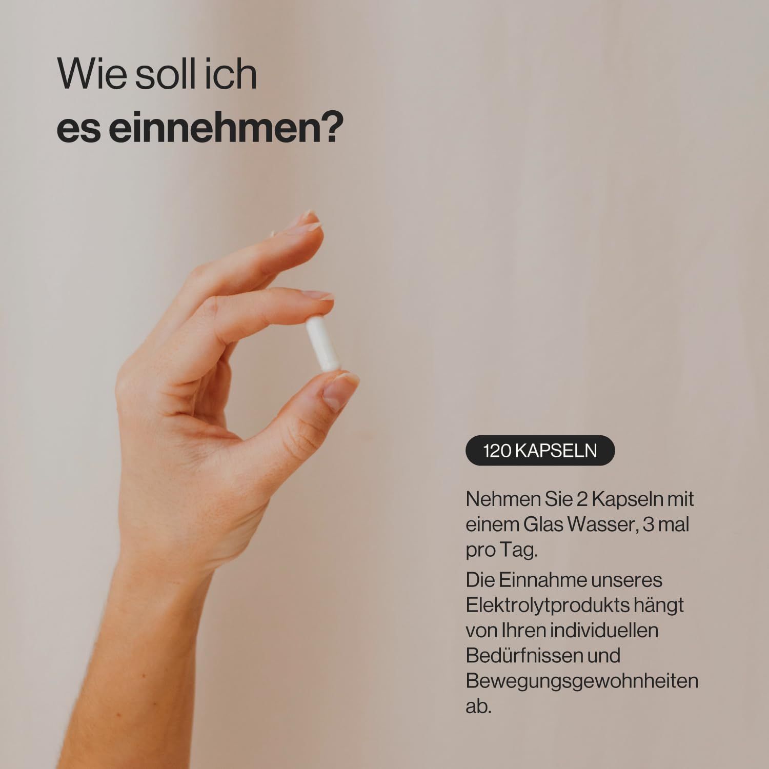 Hand met witte capsule. Tekst: 120 capsules. Neem 2 capsules met water, 3 keer per dag.