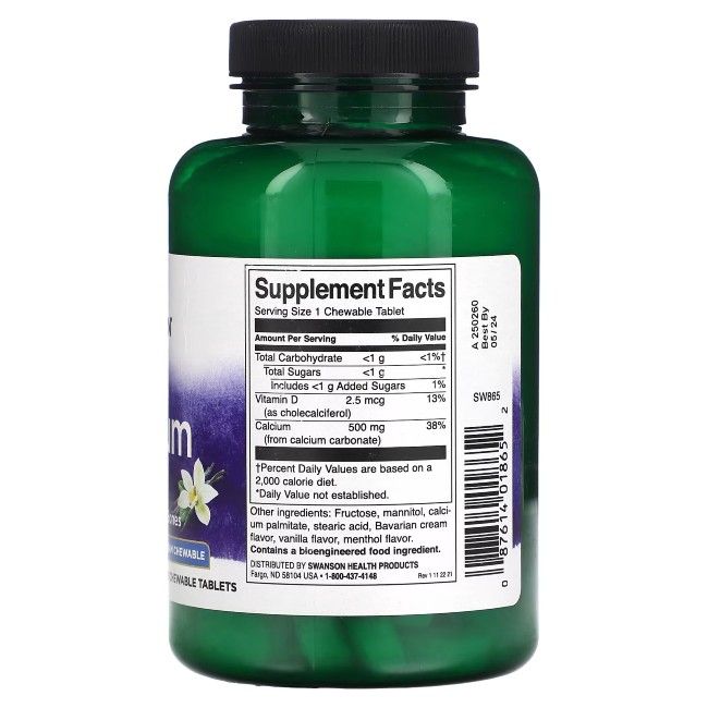 Achterkant van een groene fles. Bevat voedingsfeiten voor calcium. Bevat 500 mg calcium per tablet.