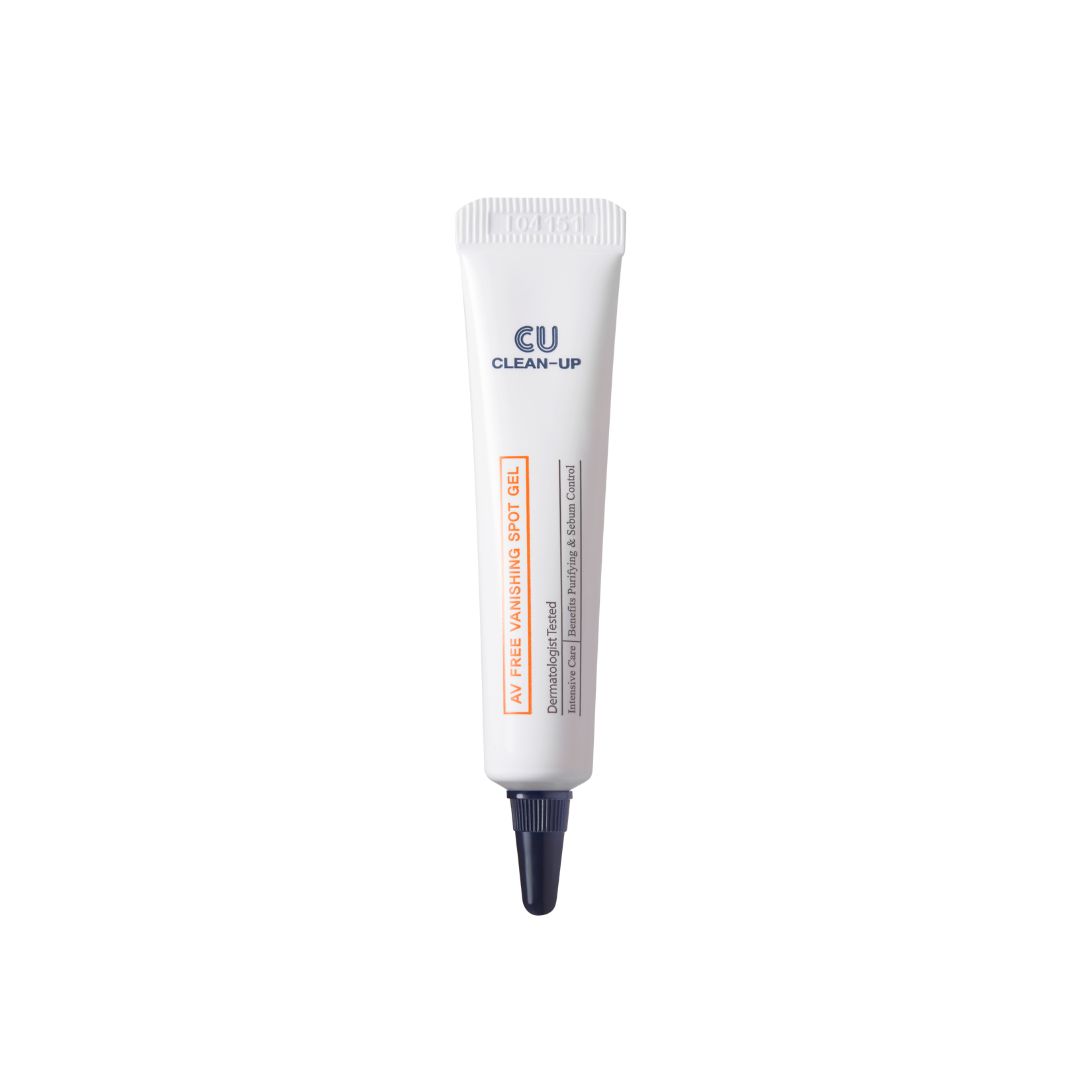 Witte tube met zwarte punt. Opschrift: CU CLEAN-UP AV FREE VANISHING SPOT GEL. Dermatologisch getest.