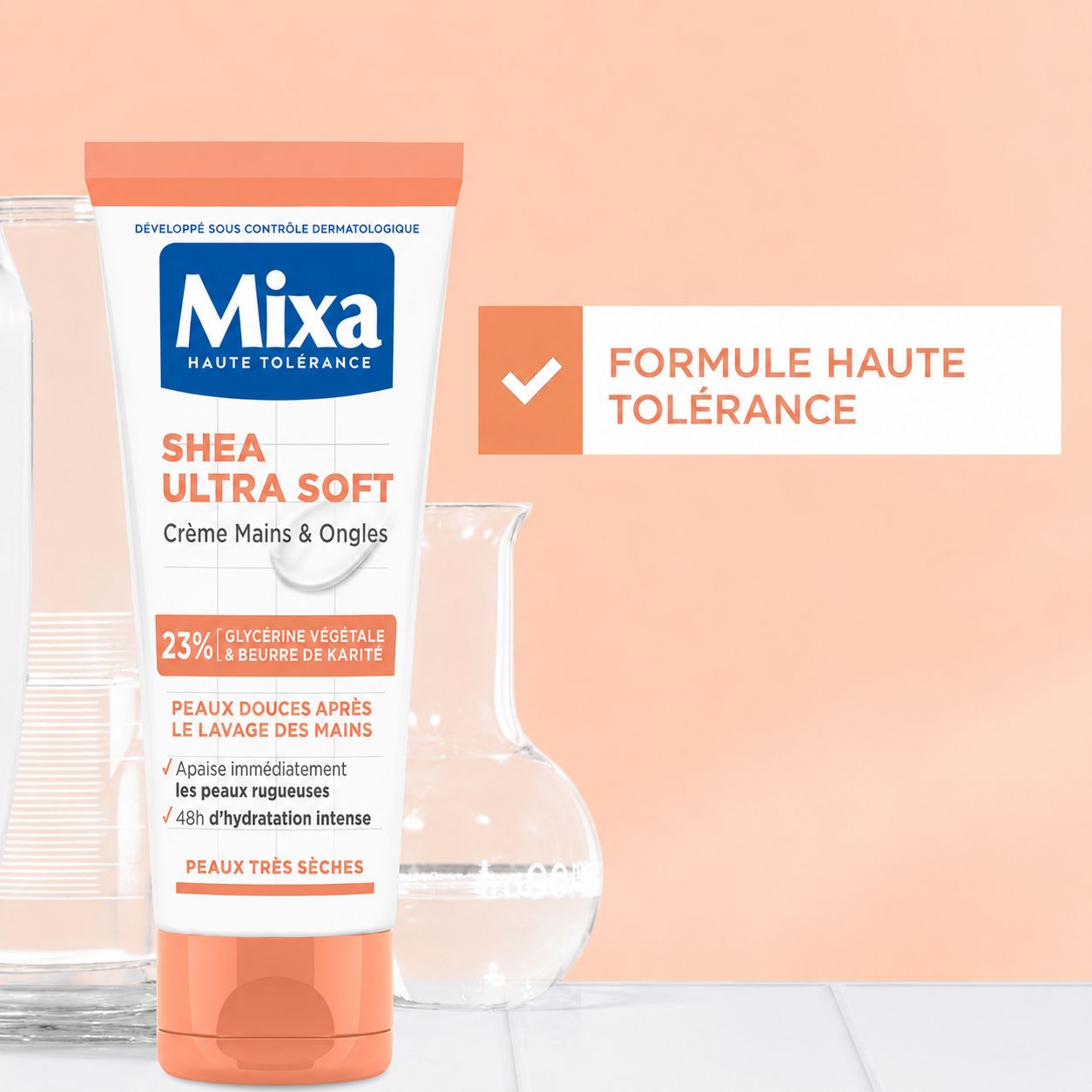 Tube de crème mains et ongles Mixa Shea Ultra Soft. Formule haute tolérance avec 23% glycérine végétale et beurre de karité.