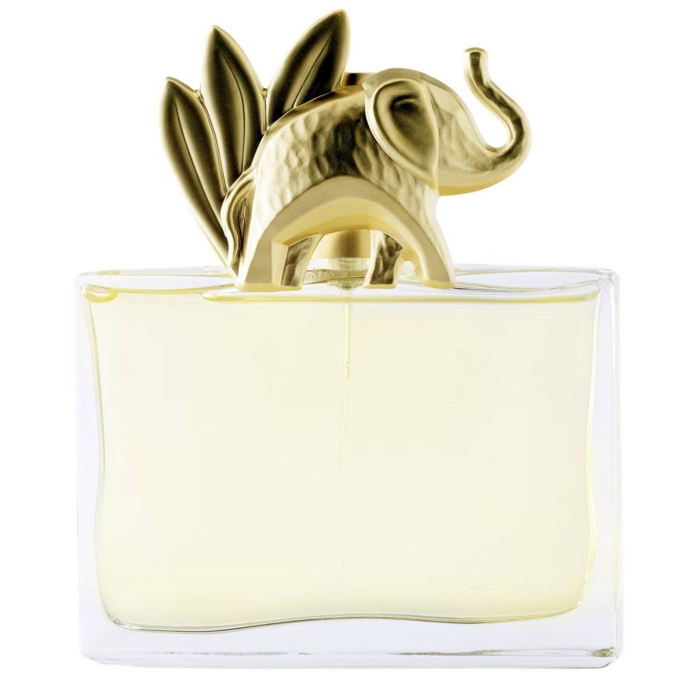 Flacon de parfum rectangulaire avec bouchon éléphant doré. Récipient en verre clair avec liquide jaunâtre.