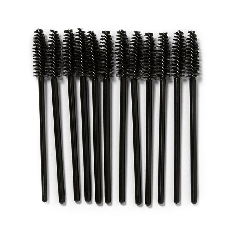 Un groupe de dix brosses à cils noires avec tête en spirale et manche noir, sur fond blanc.