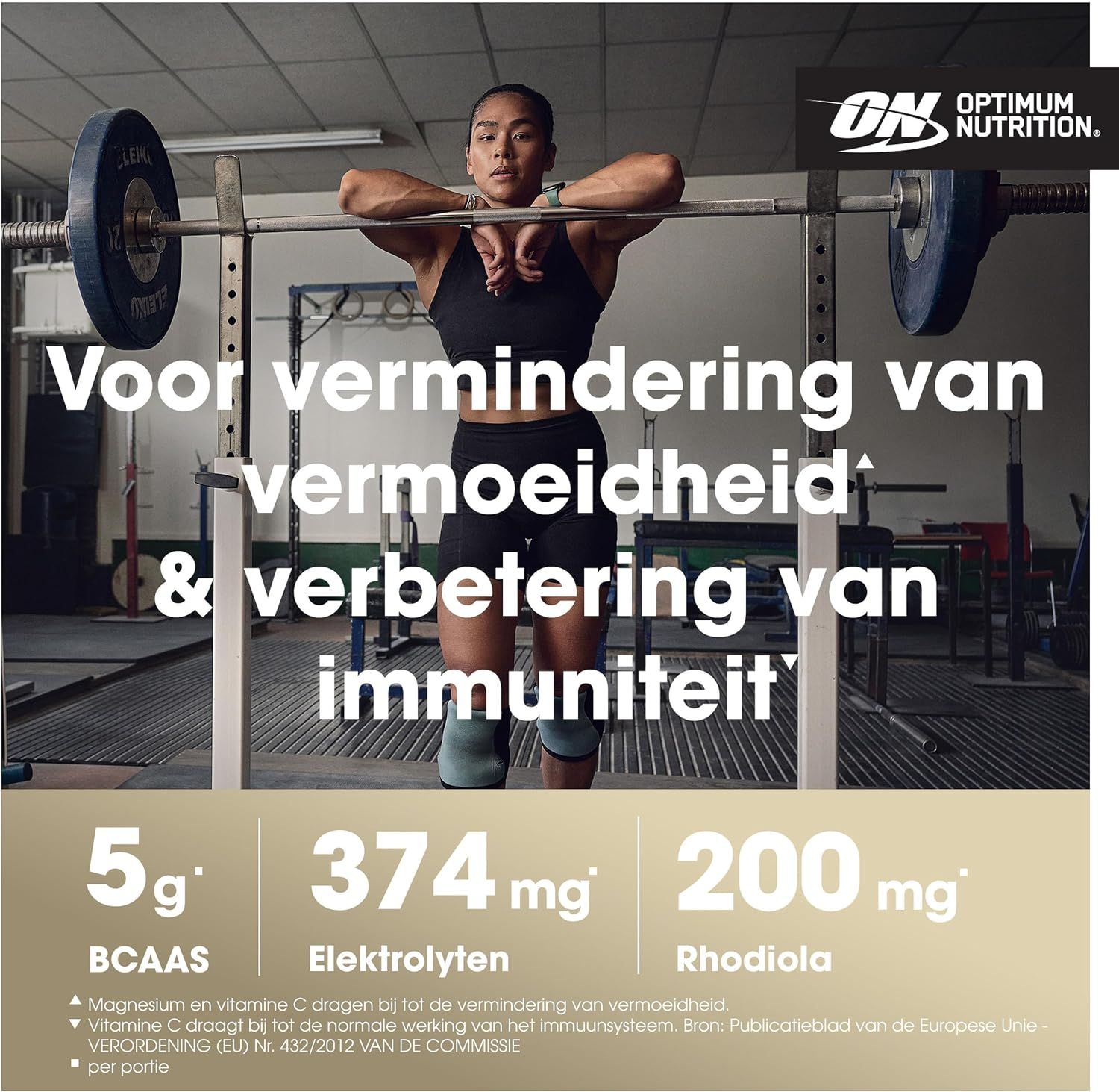 Vrouw die gewicht heft, tekst over vermoeidheid en immuunsysteem.