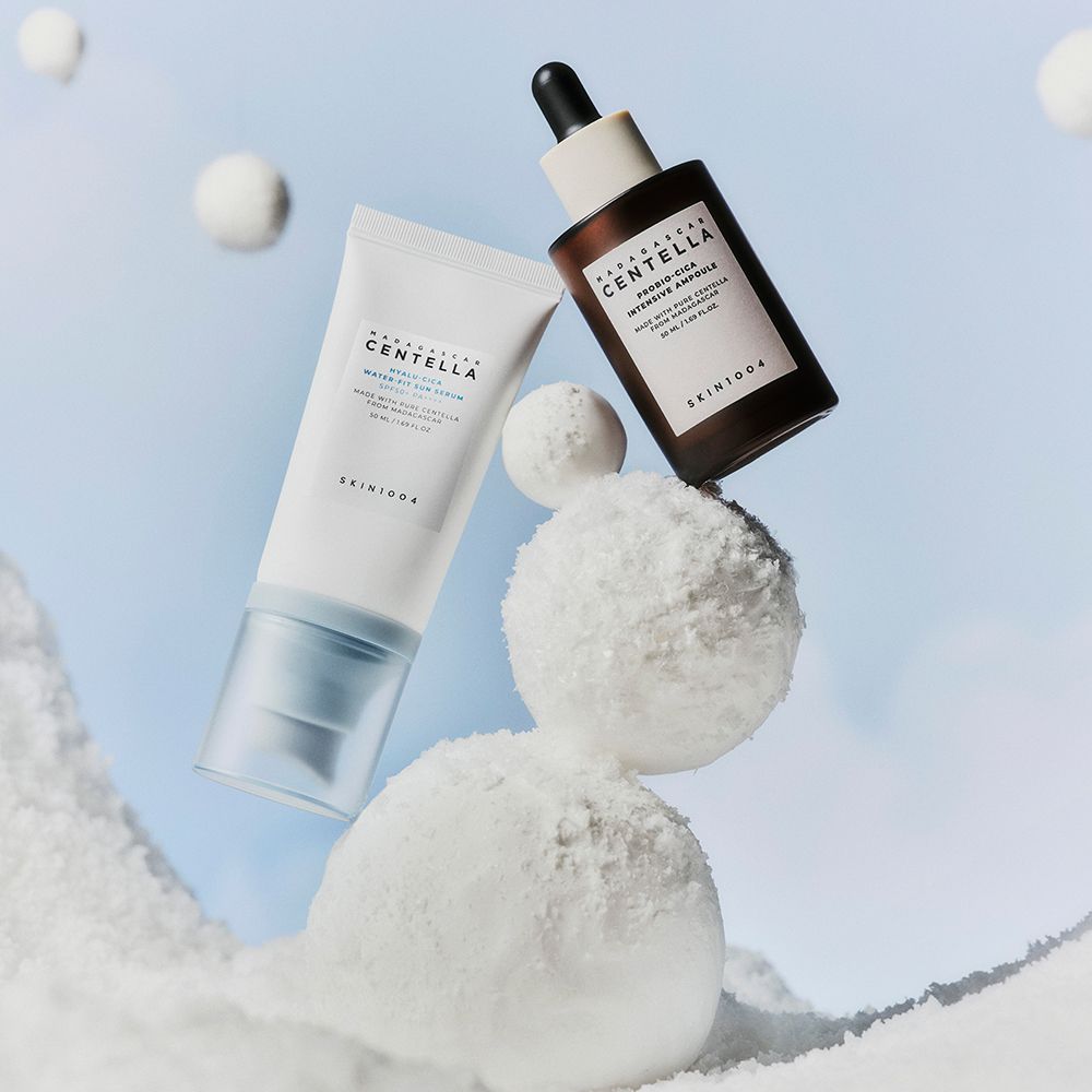 Duo-set met serum en ampul. Serum in witte tube, ampul in bruine fles. Beide zweven voor sneeuwballen.