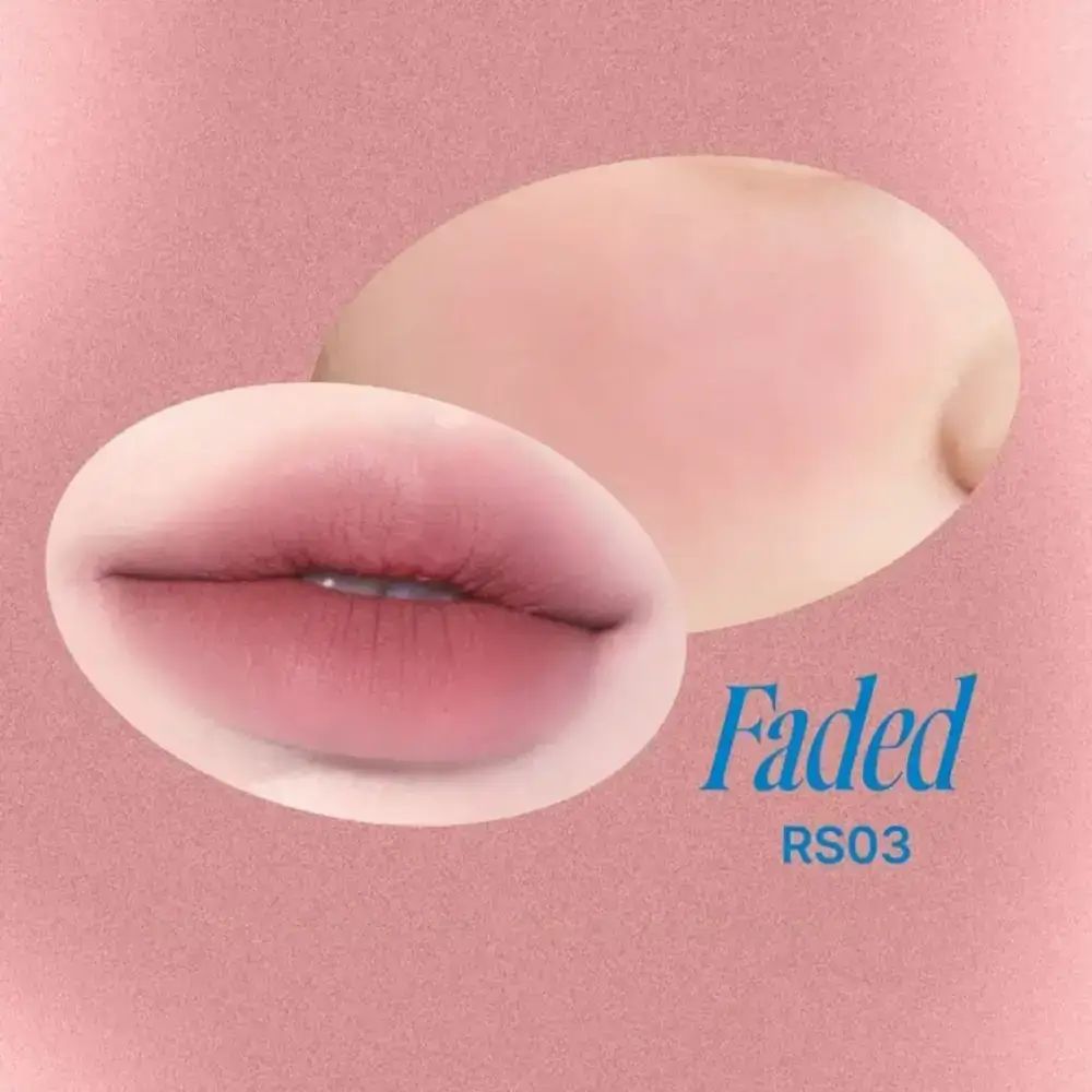 Roze lippen en wangen. Tekst: "Faded RS03".