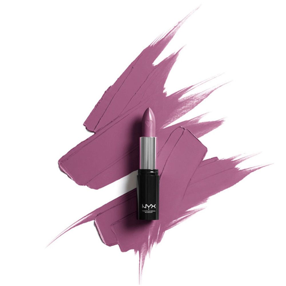 Rouge à lèvres sur éclaboussures de peinture violette. Boîtier noir avec bague argentée. Marque : NYX.