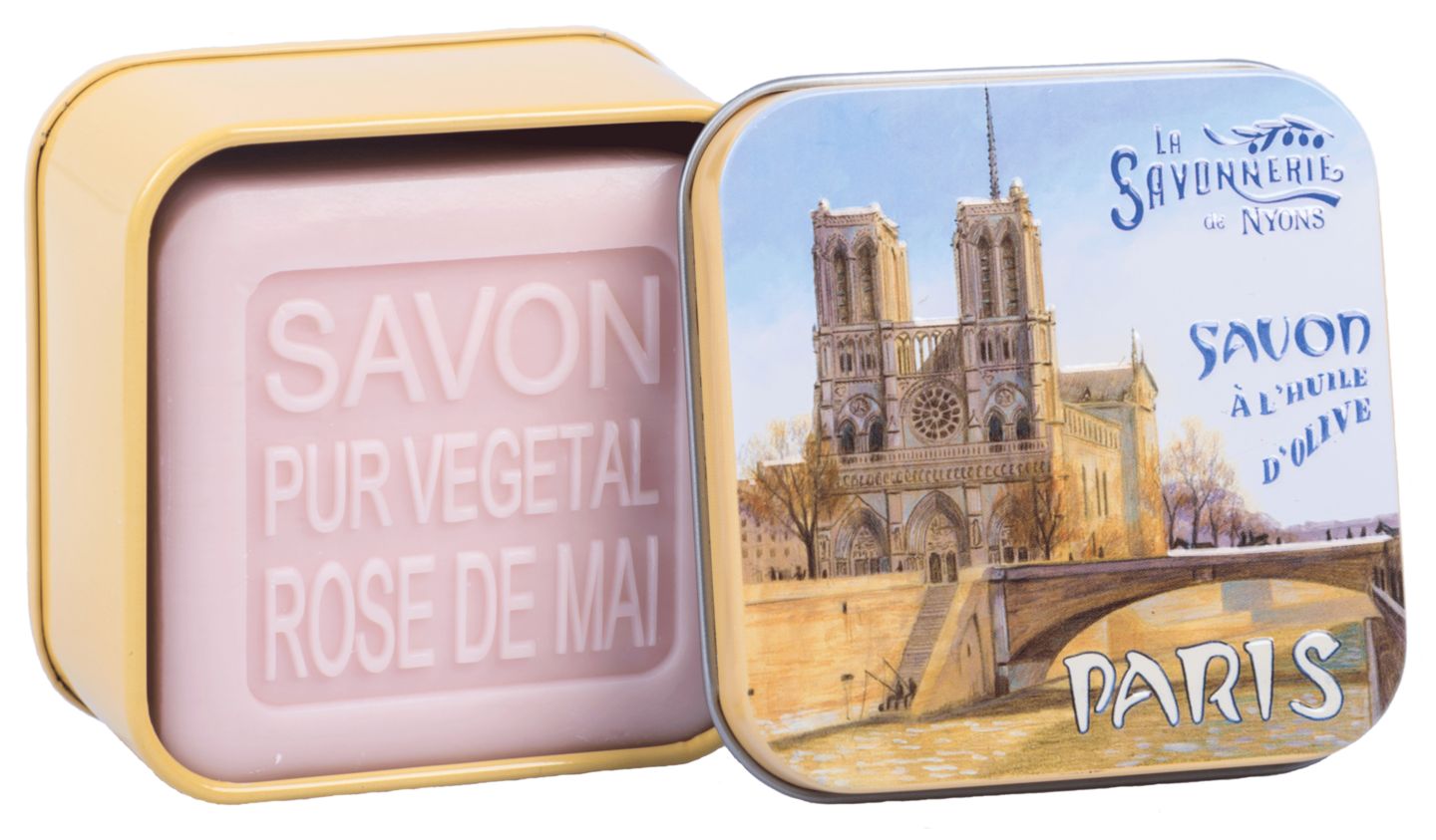 Open gele metalen doos met zeep. Opschrift: Savon pur vegetal Rose de Mai. Op deksel: Notre Dame in Parijs.