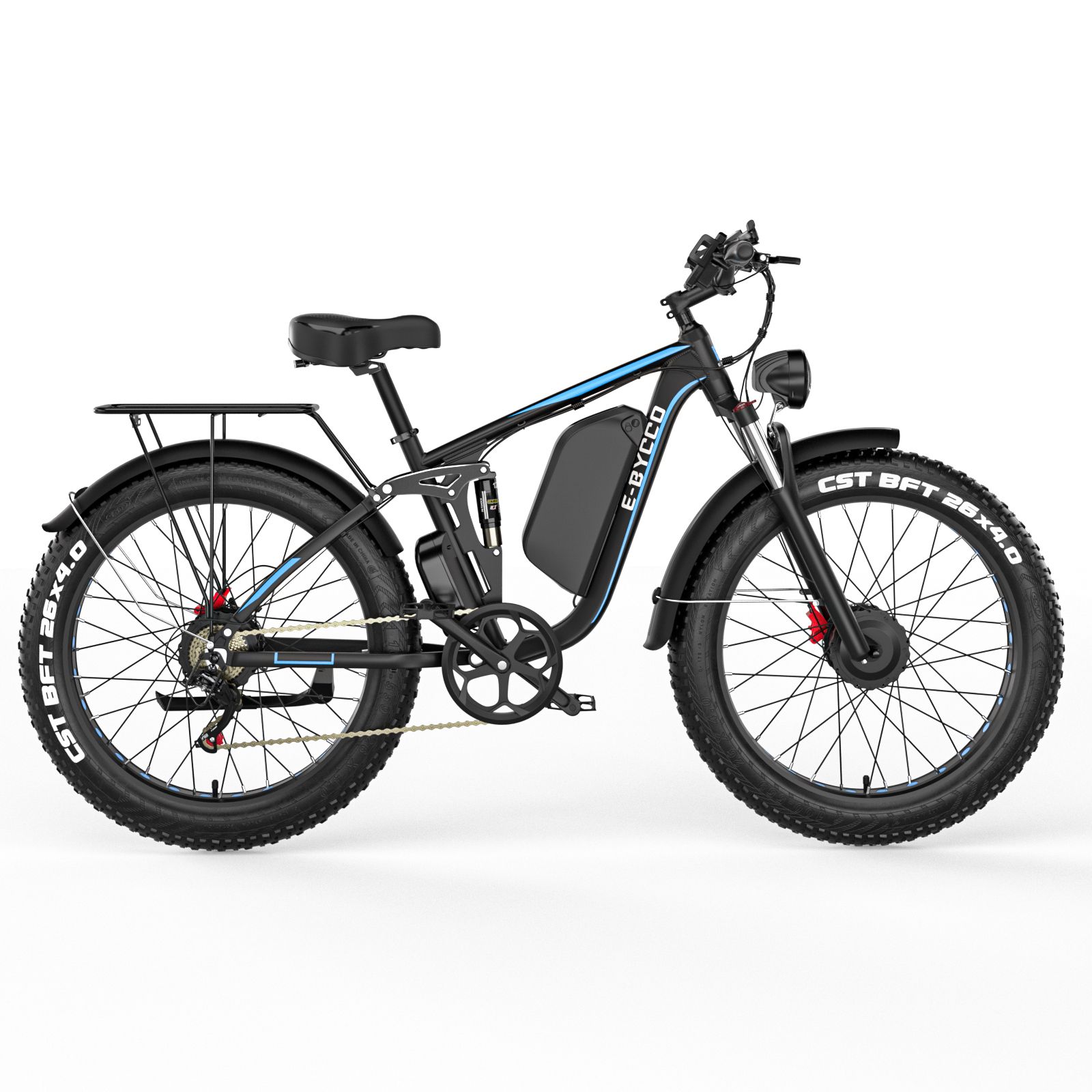Zwarte e-bike met brede banden. Zijaanzicht. Bagagerek, batterij, zadel, CST BFT-banden.