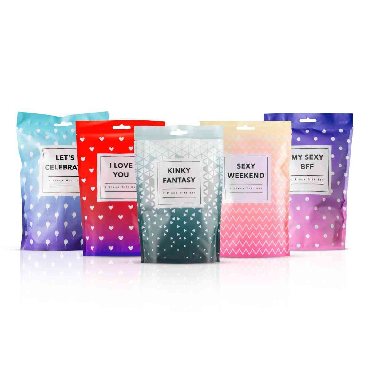 Cinq emballages cadeaux avec inscriptions variées : "Let's Celebrate", "I Love You", "Kinky Fantasy", "Sexy Weekend", "My Sexy BFF".