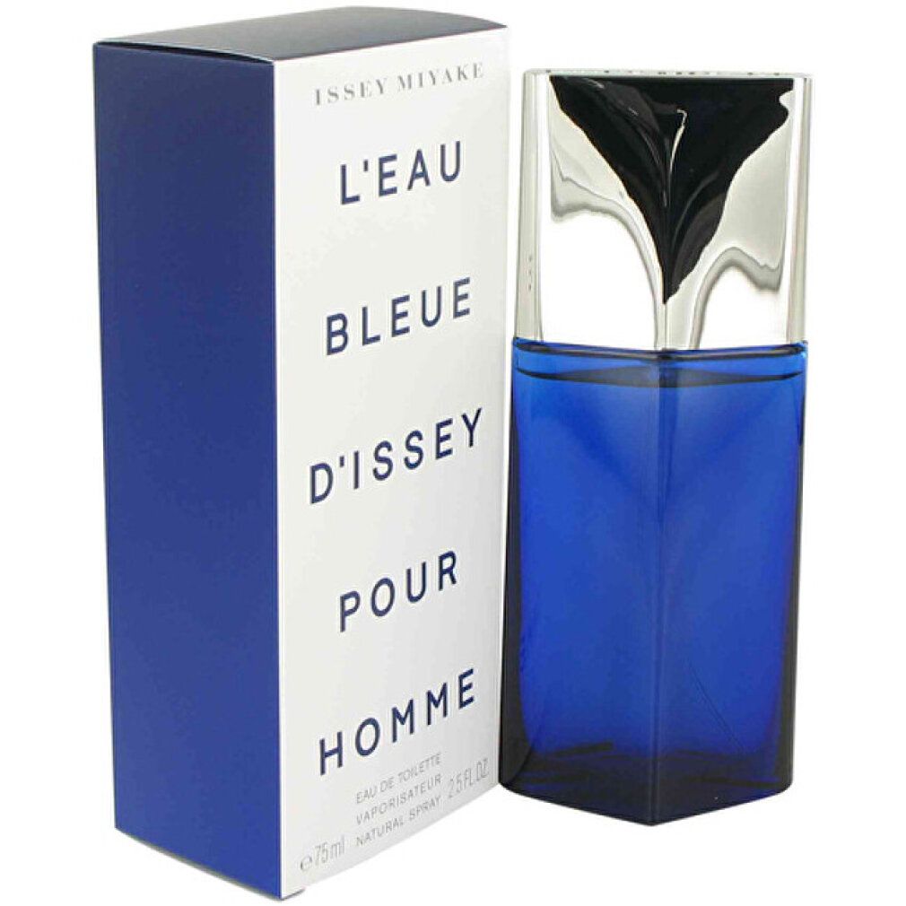 Blauwe fles met zilveren dop en witte doos. Op de doos staat: L'EAU BLEUE D'ISSEY POUR HOMME.