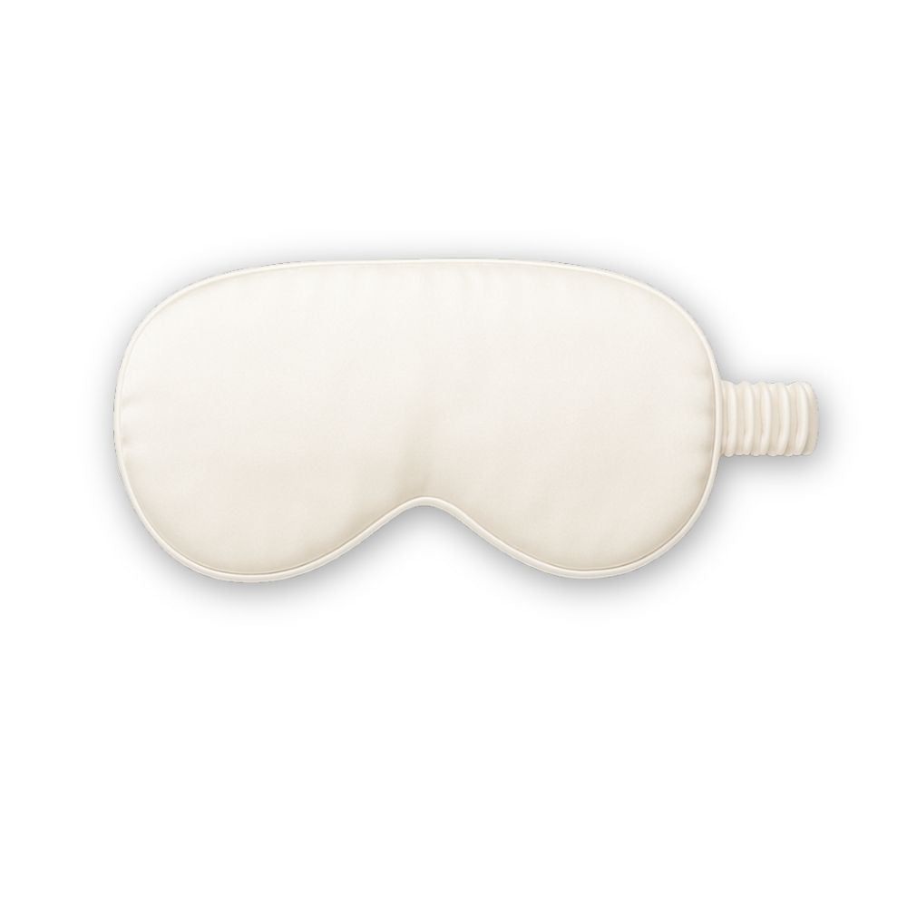 Masque de sommeil crème en soie. Avec bande élastique. Sur fond blanc.