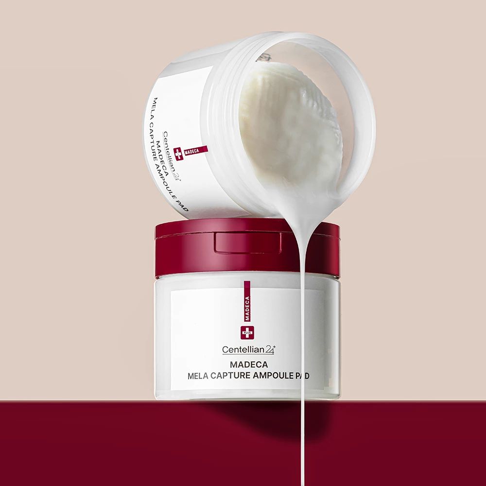 Deux pots, un ouvert, liquide qui coule. Inscription: Madeca Mela Capture Ampoule Pad. Marque: Centellian 24.