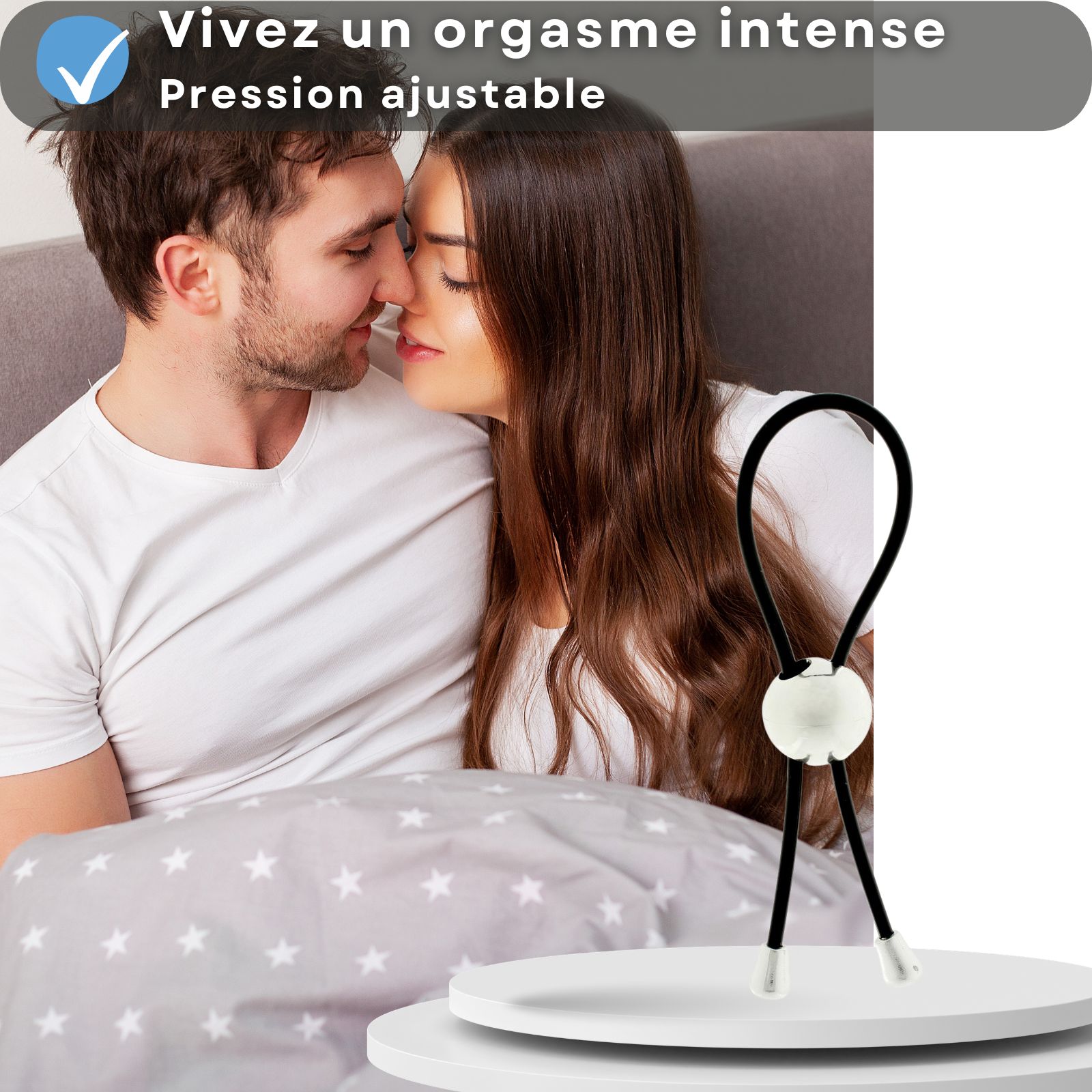 Anneau pénien, pression ajustable. Couple s'embrassant au lit.