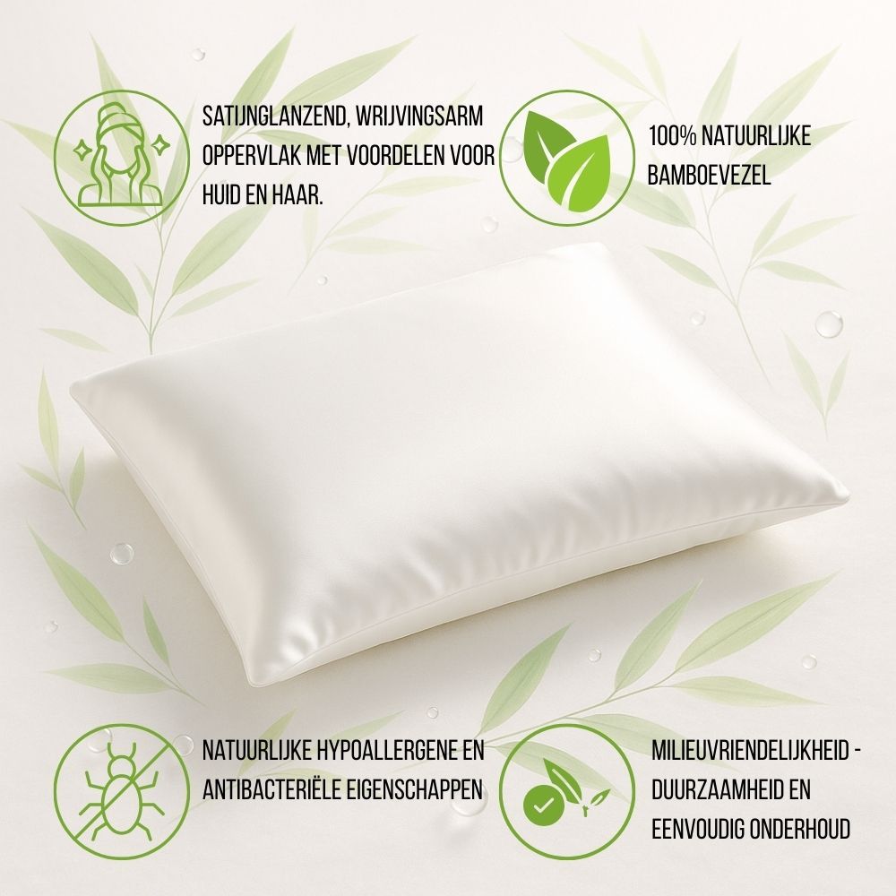 Wit kussen met tekst. Tekst: Satunglanzend, wrijvingsarm, 100% natuurlijke bamboevezel.