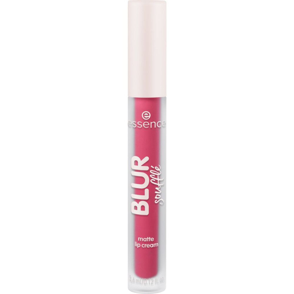 Tube de crème à lèvres rose avec bouchon blanc. Inscription: BLUR soufflé matte lip cream. Marque: Essence.