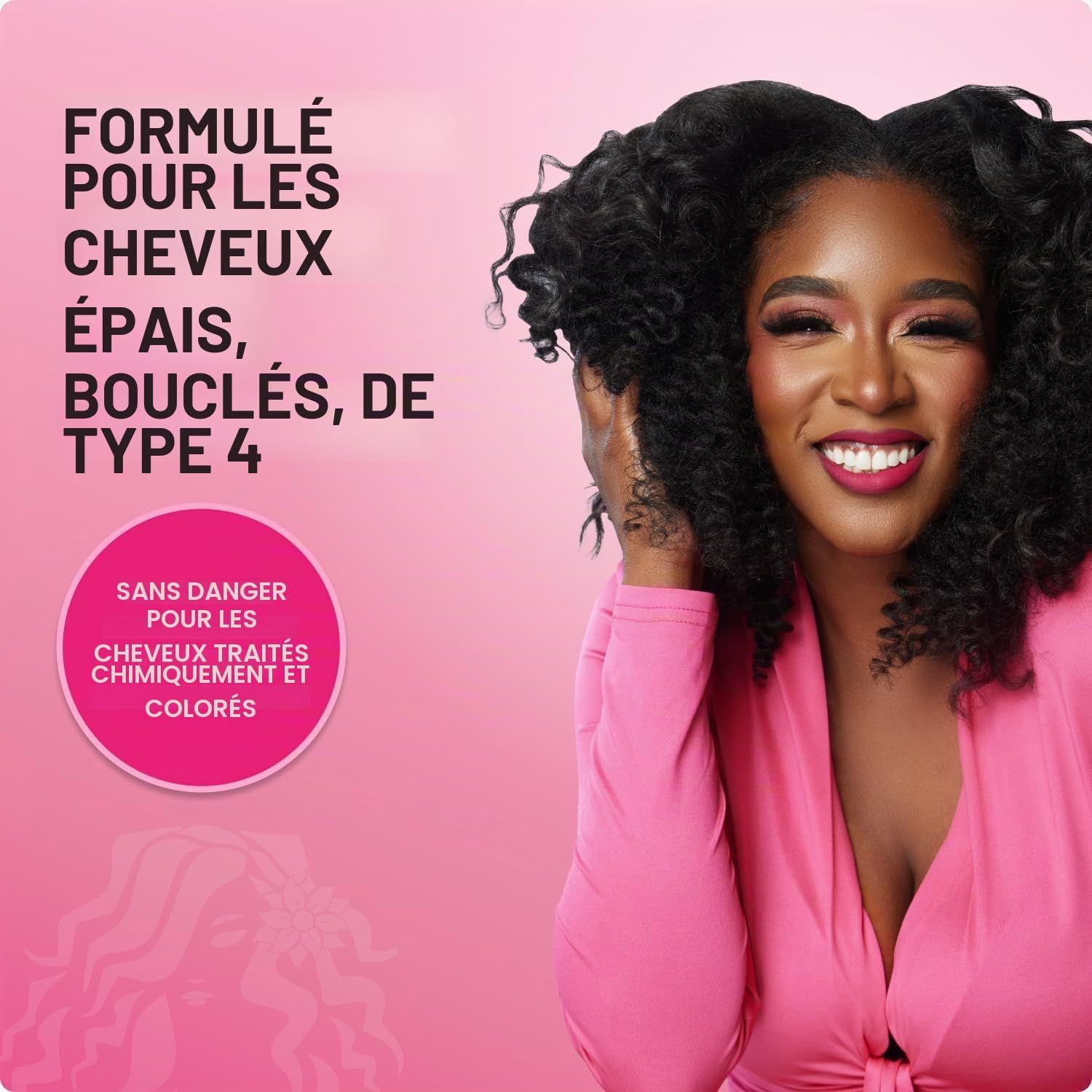 Femme aux cheveux épais et bouclés, type 4. Formulé pour les cheveux traités chimiquement et colorés.