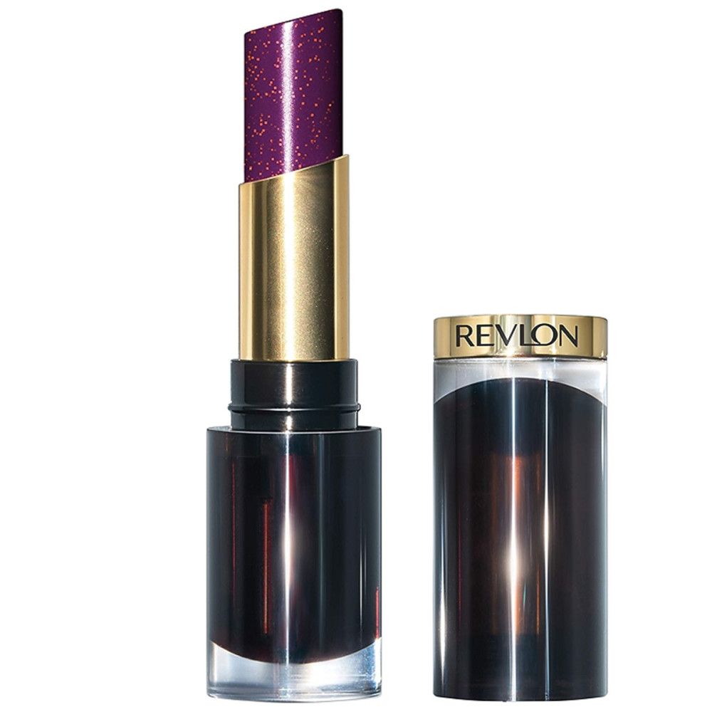 Rouge à lèvres Revlon Super Lustrous Glass Shine, violet foncé, en étui noir avec manchette dorée. Couvercle à côté.