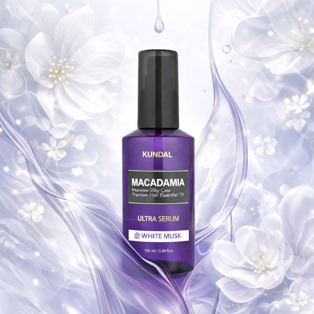 KUNDAL Macadamia Ultra Hair Serum White Musk dans un flacon violet, entouré d'éléments floraux.