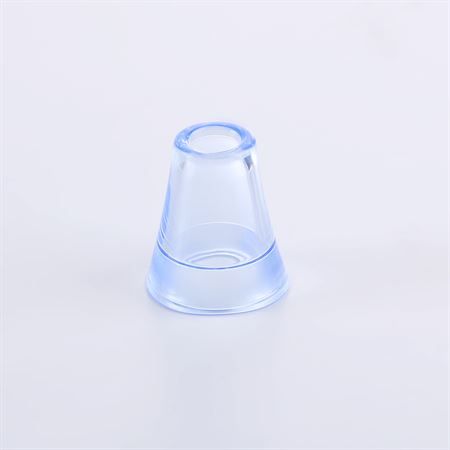 Embout transparent et conique pour un appareil de soin de la peau.