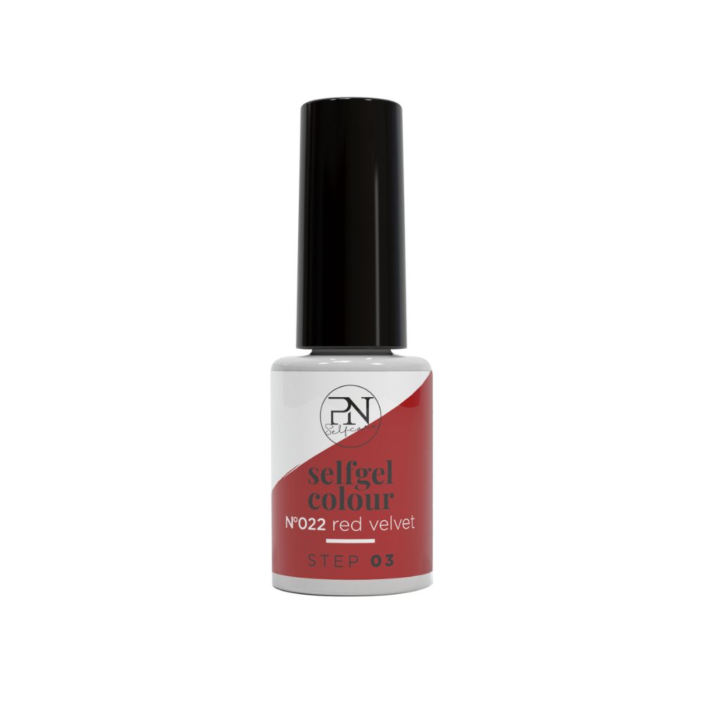Flacon PN Selfgel Vernis Semi-Permanent, N22 Red Velvet. Étiquette blanche et rouge, bouchon noir. Inscriptions : selfgel colour, N°022 Red Velvet, Step 03.