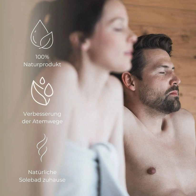 Couple dans un sauna. Texte : Produit 100% naturel, amélioration des voies respiratoires, bain de saumure naturel à la maison.