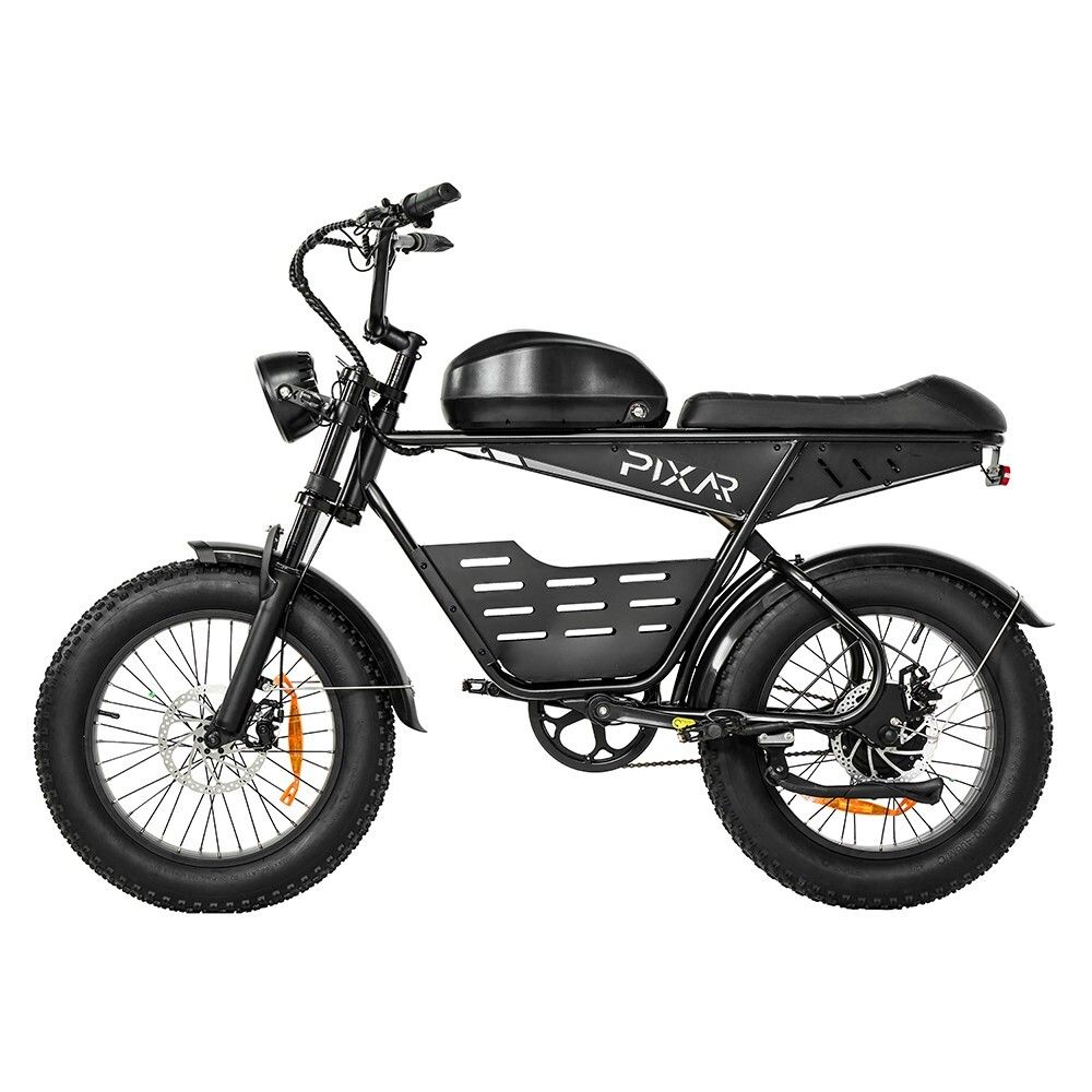 Dirt bike PIXAR SuperV noir. Il a une selle, un moteur, des pneus épais et un affichage numérique. Le vélo est posé.