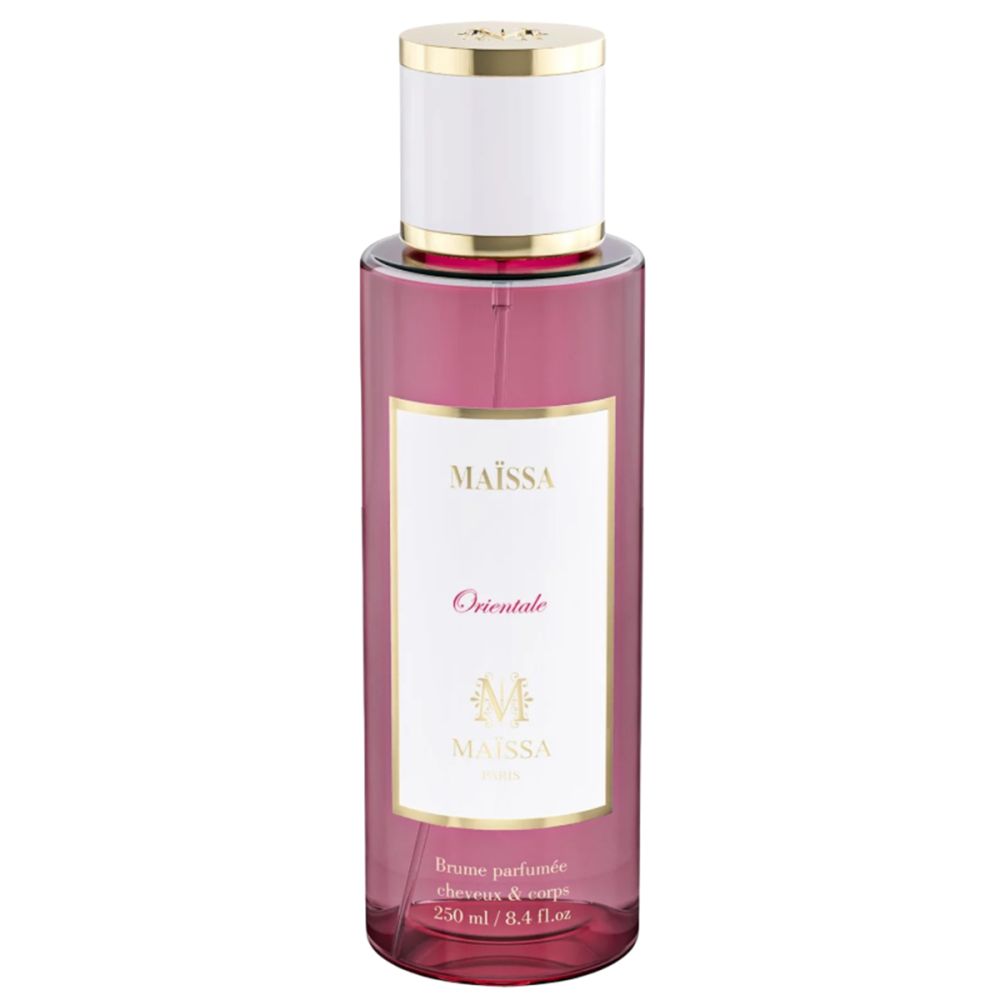 Flacon rose avec étiquette blanche. Inscriptions: MAÏSSA, Orientale, Brume parfumée cheveux & corps. Bouchon doré.