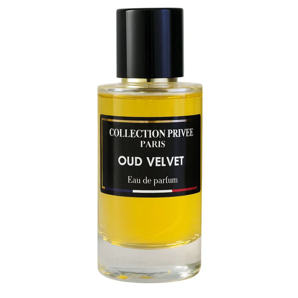 Parfumfles met zwarte dop. Opschrift: Oud Velvet, Eau de parfum. Goudkleurige inhoud.