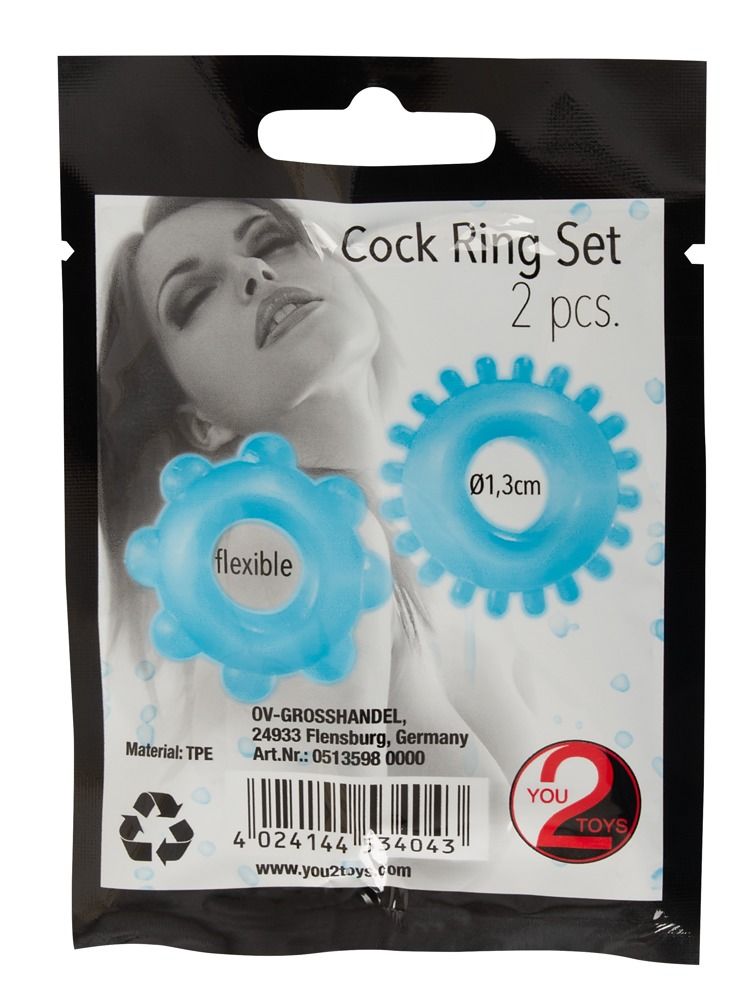 Twee blauwe cockringen in verpakking. Opschrift: Cock Ring Set, 2 stuks. Flexibele ringen met stekels en noppen. Merk: You2Toys.